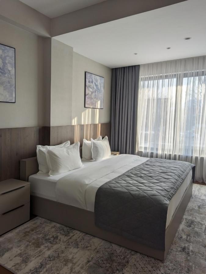 Raavah Aparthotel Almati Kültér fotó