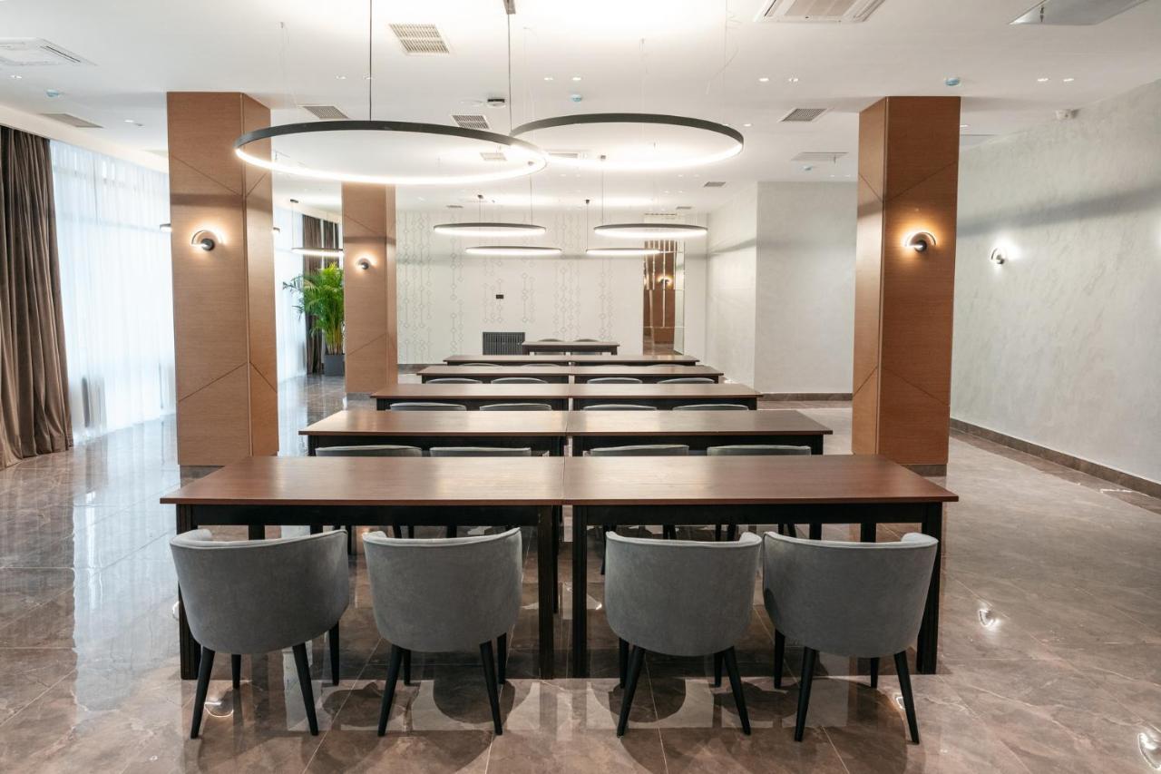 Raavah Aparthotel Almati Kültér fotó