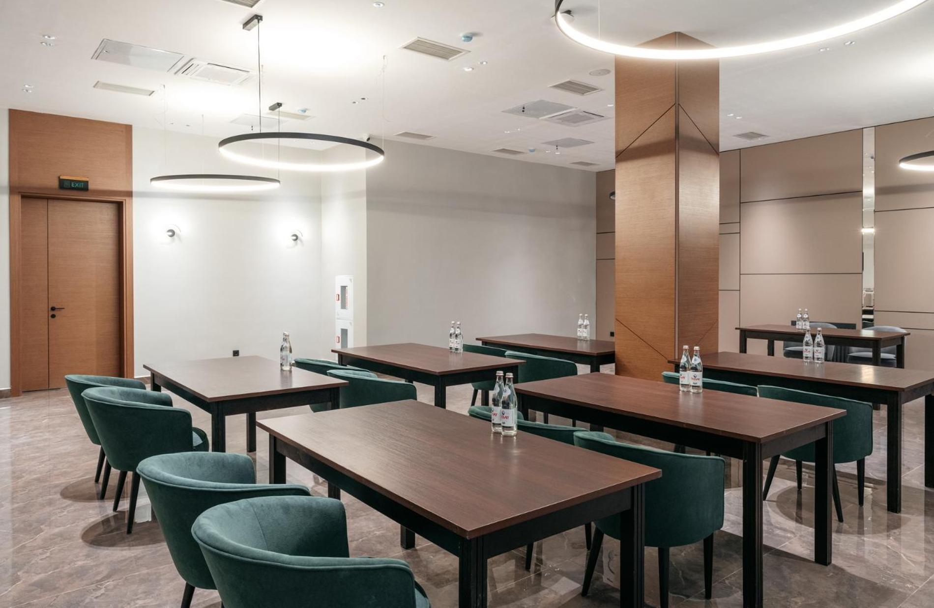 Raavah Aparthotel Almati Kültér fotó