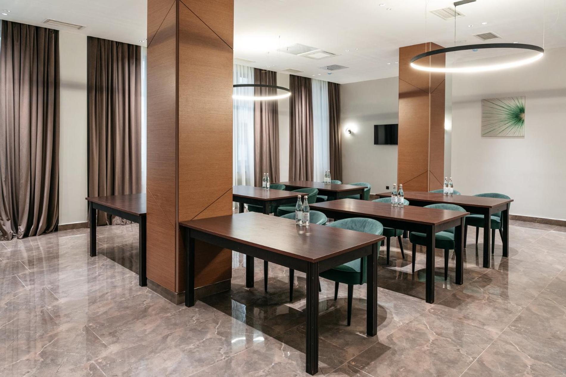 Raavah Aparthotel Almati Kültér fotó