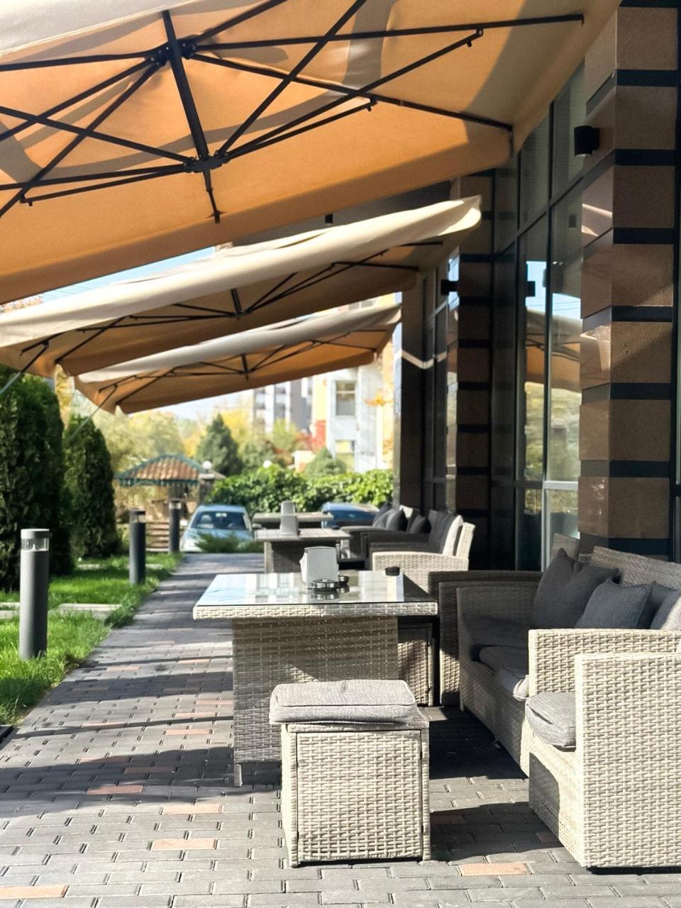 Raavah Aparthotel Almati Kültér fotó